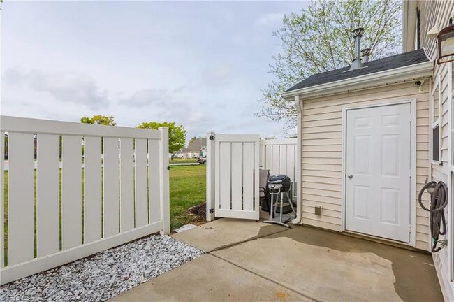 Building Photo - 707 Geoffrey Way
