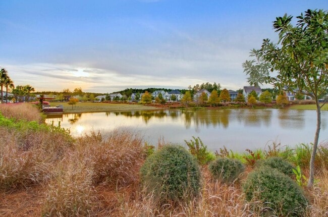 Building Photo - 313 Oak Bend St