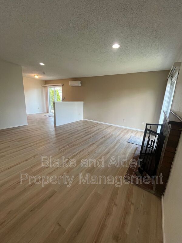 Building Photo - 5531 SW Lombard Ave