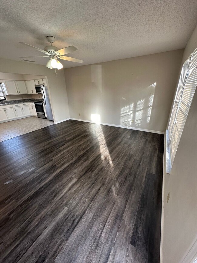 Building Photo - MOVE IN SPECIAL- Lovely 2/2 Duplex Home for Rent in St. Cloud