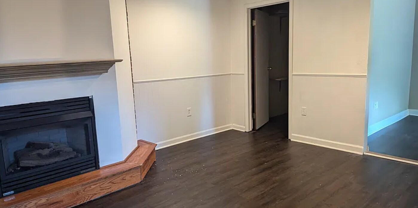 Lower level living area with fireplace - 113 Glen Ridge Dr