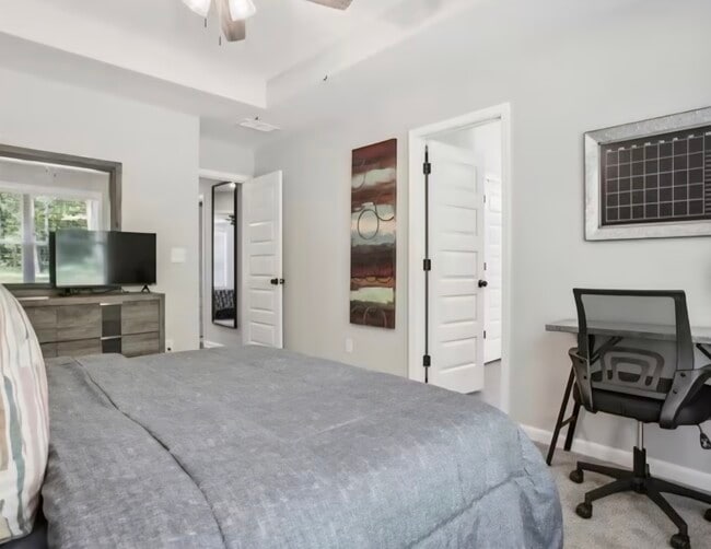 Building Photo - 210 Brittany Pointe Ln