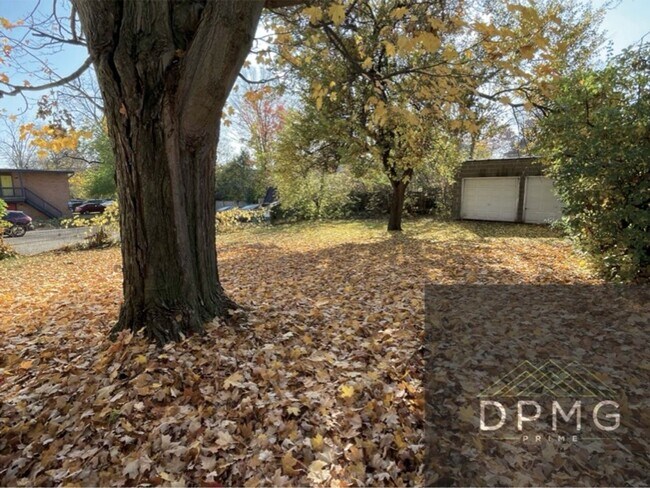 Building Photo - 314 E Hillsdale St