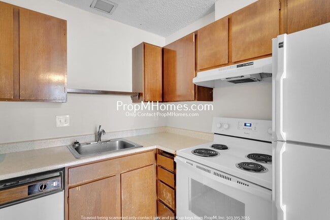 Building Photo - Two Story Two Bedroom in Beaverton - Depos...