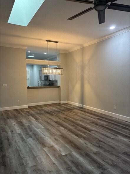 Building Photo - 1421 Carlow Cir