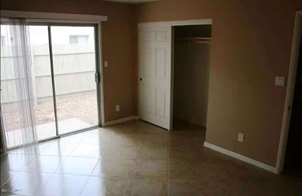 Building Photo - 2446 E 5th Pl