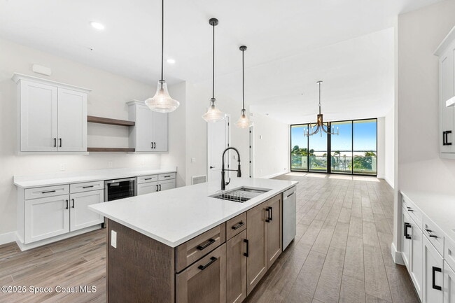 Building Photo - 225 Strand Dr