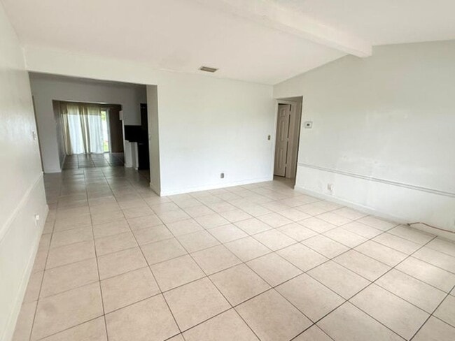 Building Photo - 180 SW 32nd Terrace
