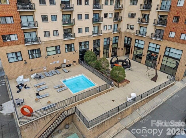 Building Photo - 715 N Church St