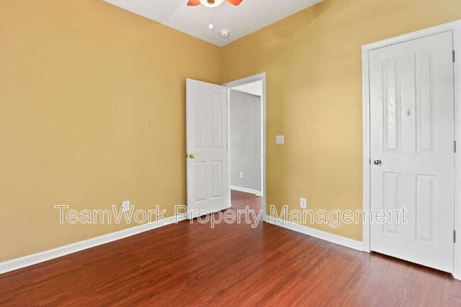 Building Photo - 307 Pimpernel St