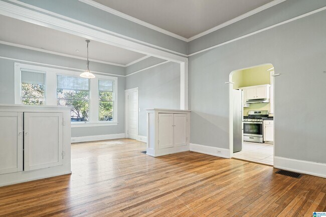 Building Photo - 3716 6th Ave S