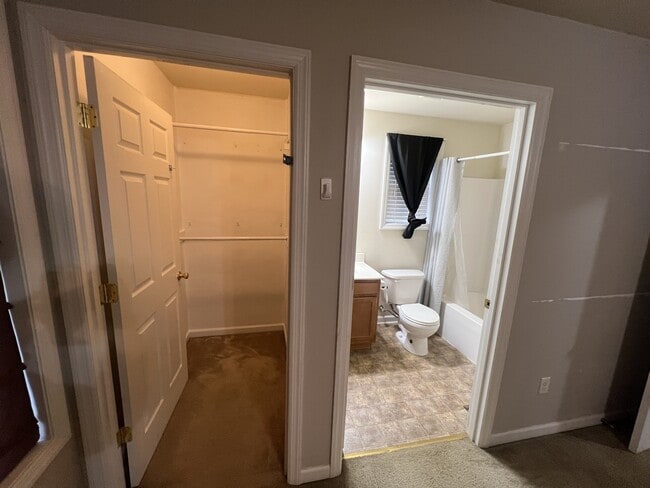 Building Photo - 122 Spence St