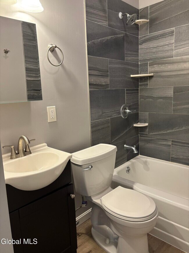 Building Photo - 1620 6th Ave