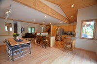 Building Photo - Extended Winter Rental! Beautiful 3bed/2 ...