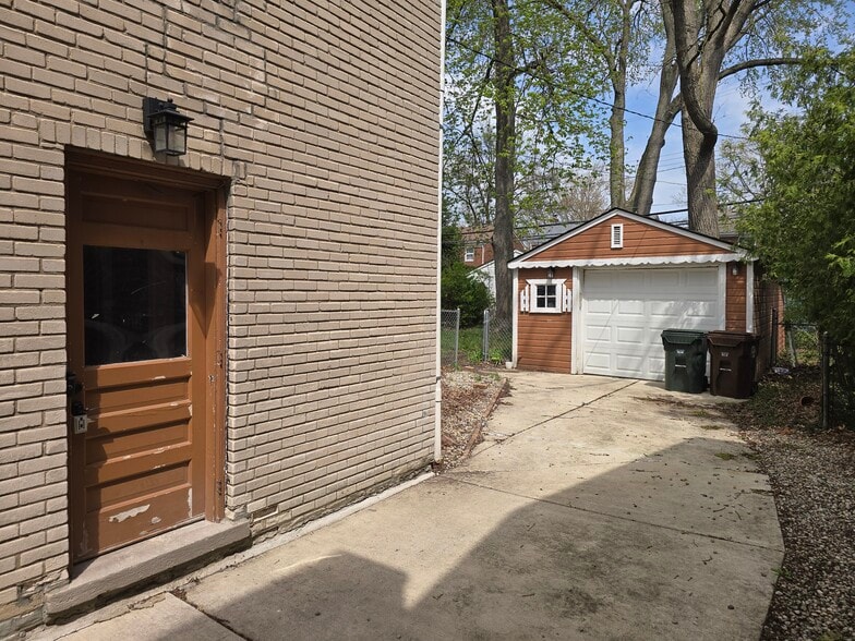 Building Photo - 1762 Bournemouth Rd