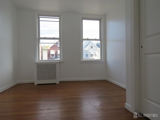 Building Photo - 475 Brace Ave