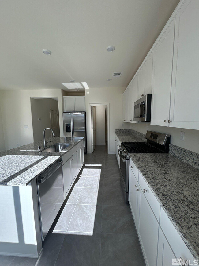 Building Photo - 6802 Ronaldinho Dr