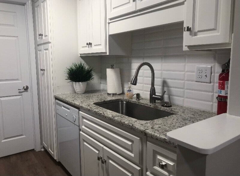 Kitchen - 1312 Colony Place Dr