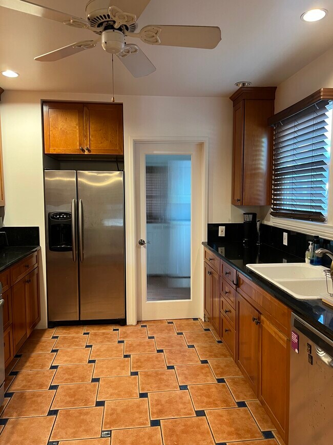 Building Photo - 6087 Cashio St