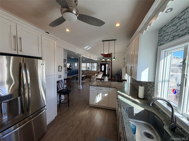 Building Photo - 65 New Hampshire St