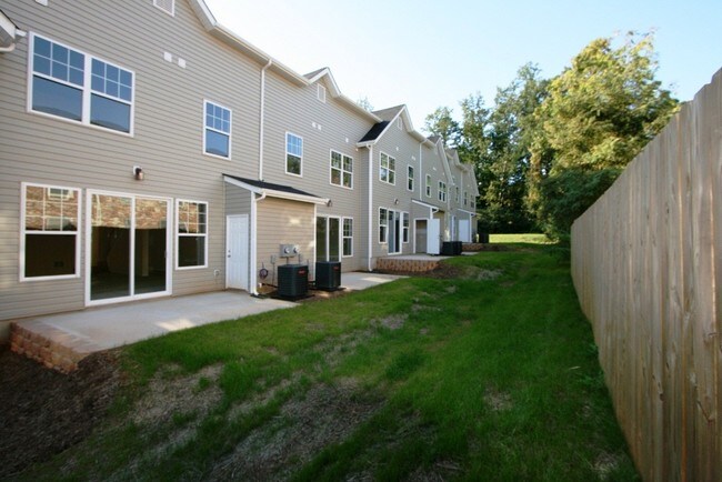 Building Photo - 2456 N Berkshire Rd