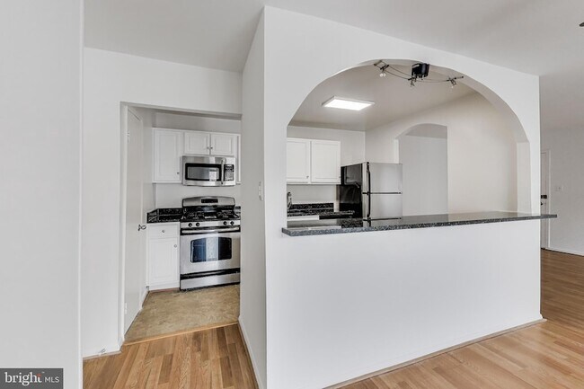 Building Photo - 12307 Braxfield Ct