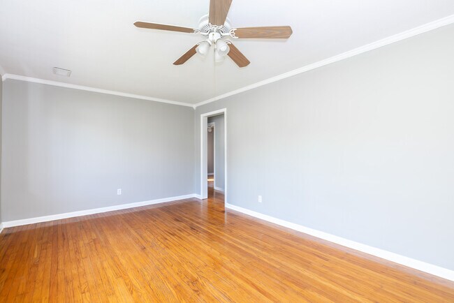 Building Photo - 7215 Earl Dr