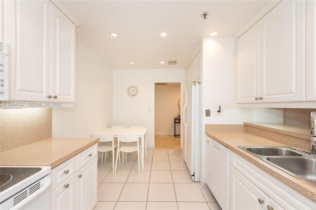 Building Photo - 251 Crandon Blvd