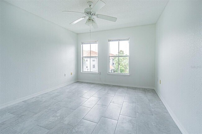 Building Photo - 18001 Richmond Pl Dr