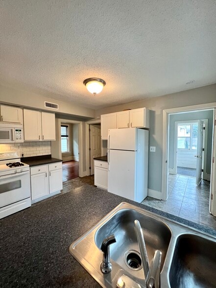 Open concept kitchen - 1701 NE 2nd St