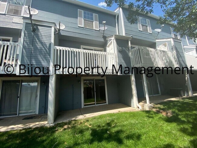 Building Photo - Gold Hill Townhome