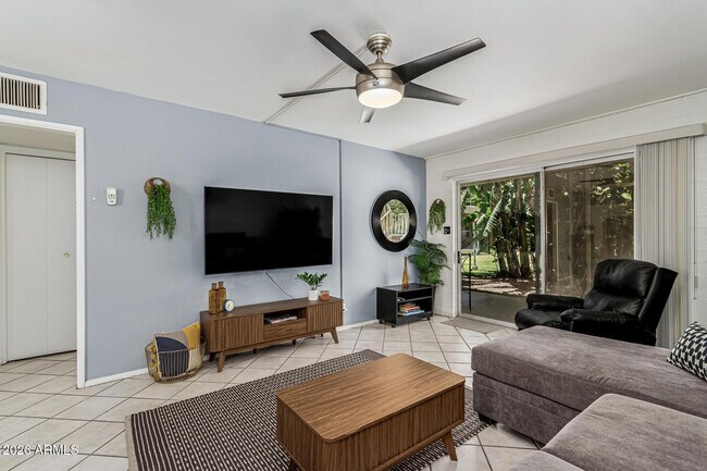 Building Photo - 6824 E 2nd St