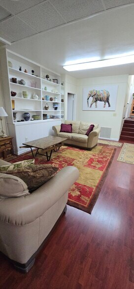 Building Photo - 1447 Lincoln Way