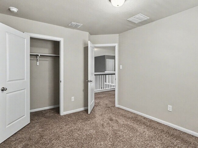 Building Photo - Spacious 4-Bedroom w/ Loft - Far West San Antonio