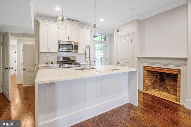 Building Photo - 8 N New St