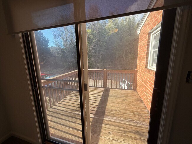 Building Photo - Roanoke Duplex