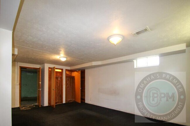 Building Photo - 6913 Bedford Ave