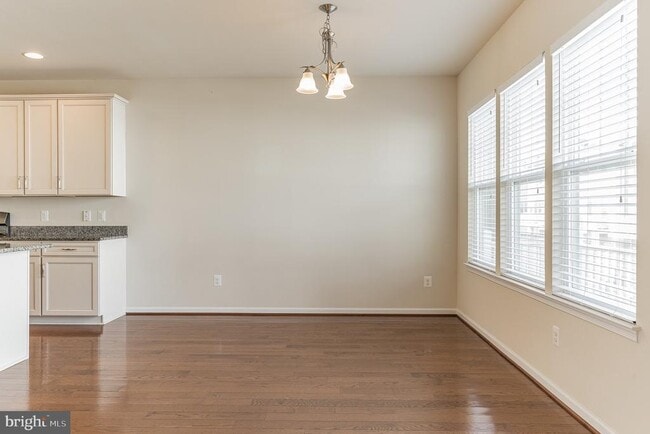 Building Photo - 25621 Pleasant Valley Rd