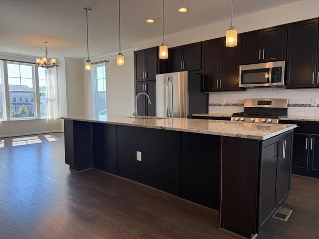 Building Photo - 5585 Peregrine Wy
