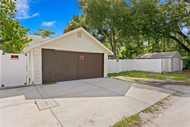 Building Photo - 819 11th St N