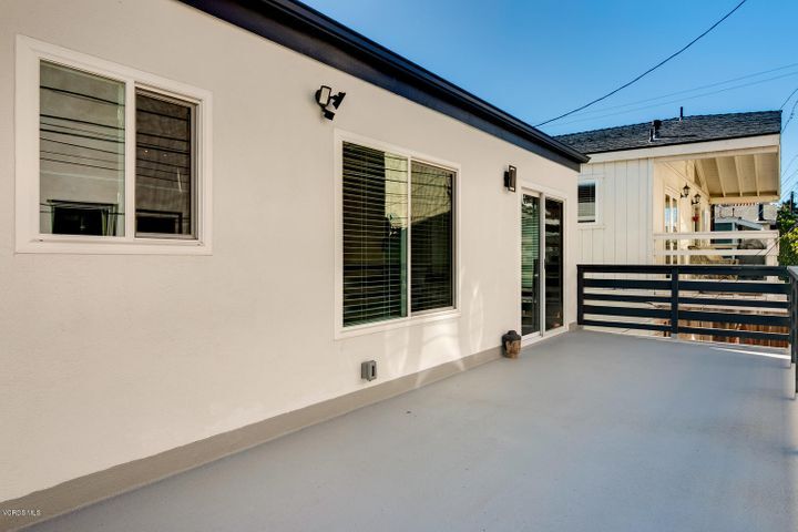 Large balcony perfect for entertaining - 133 Anacapa Ave