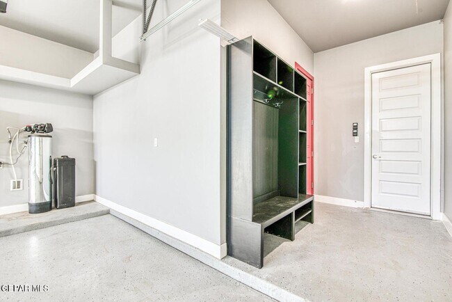 Building Photo - 6716 Rio Haciendas