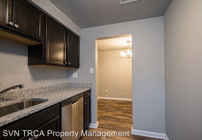 Building Photo - 604 Carriage Hill