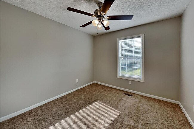 Building Photo - 107 Ivy Trace Ln