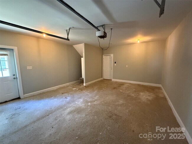Building Photo - 311 Woodvale Pl