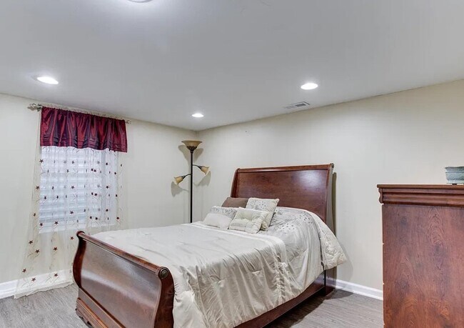 Building Photo - 735 Reckord Rd