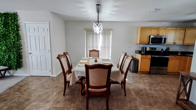 Building Photo - 1519 W 17th St