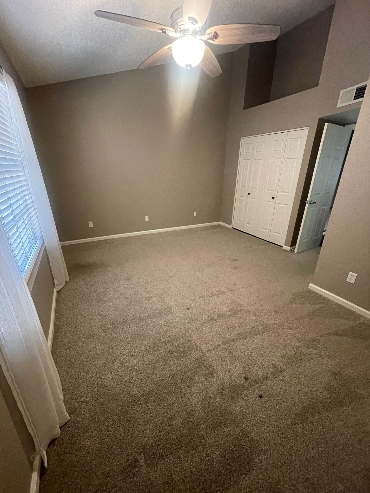 Building Photo - 5704 E Aire Libre Ave