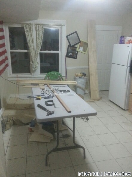 Building Photo - 160 Centre St