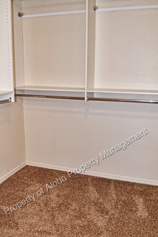 Building Photo - 1037 W Pine Ave